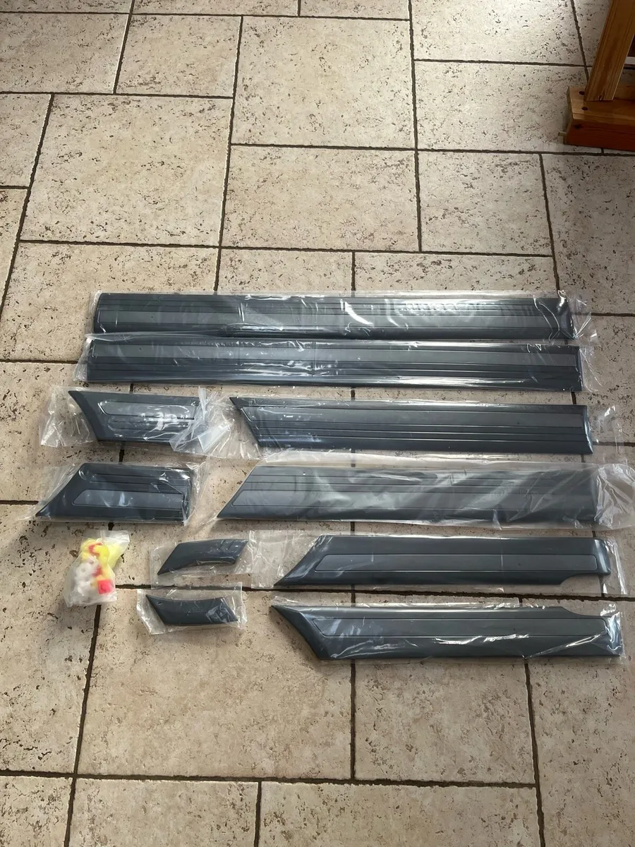 Toyota Land Cruiser Amazon Mouldings - Image 1