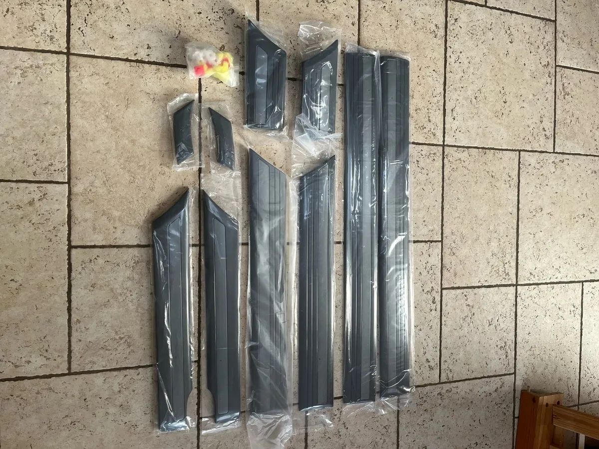 Toyota Land Cruiser Amazon Mouldings - Image 2