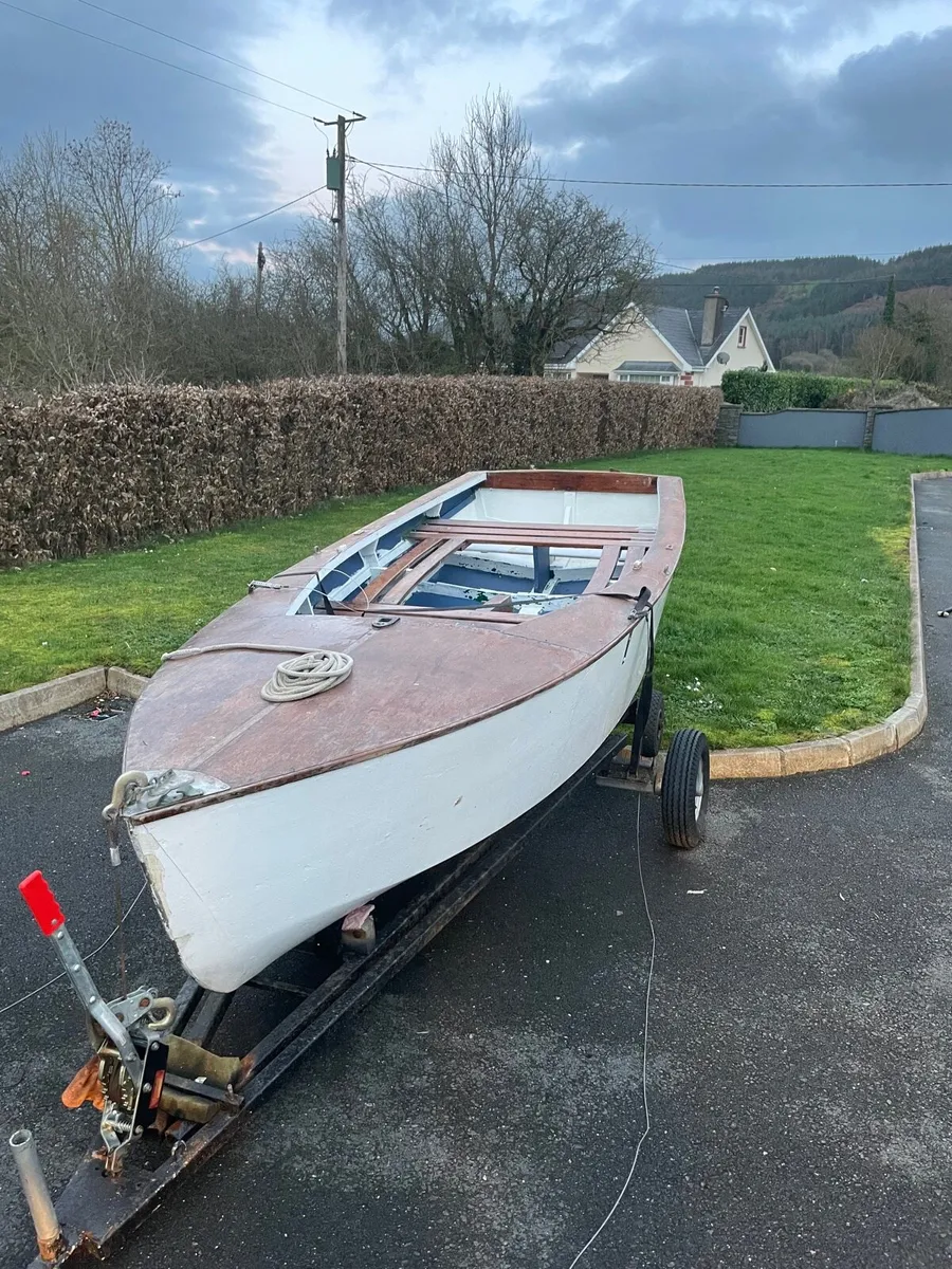 Sailing dinghy boat - Image 2