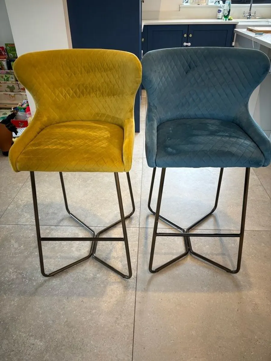 Kitchen dining table, bench, chairs and bar stools - Image 1