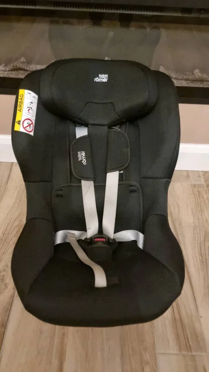 Britax SafeWay M rearfacing car seat with extender - Image 1
