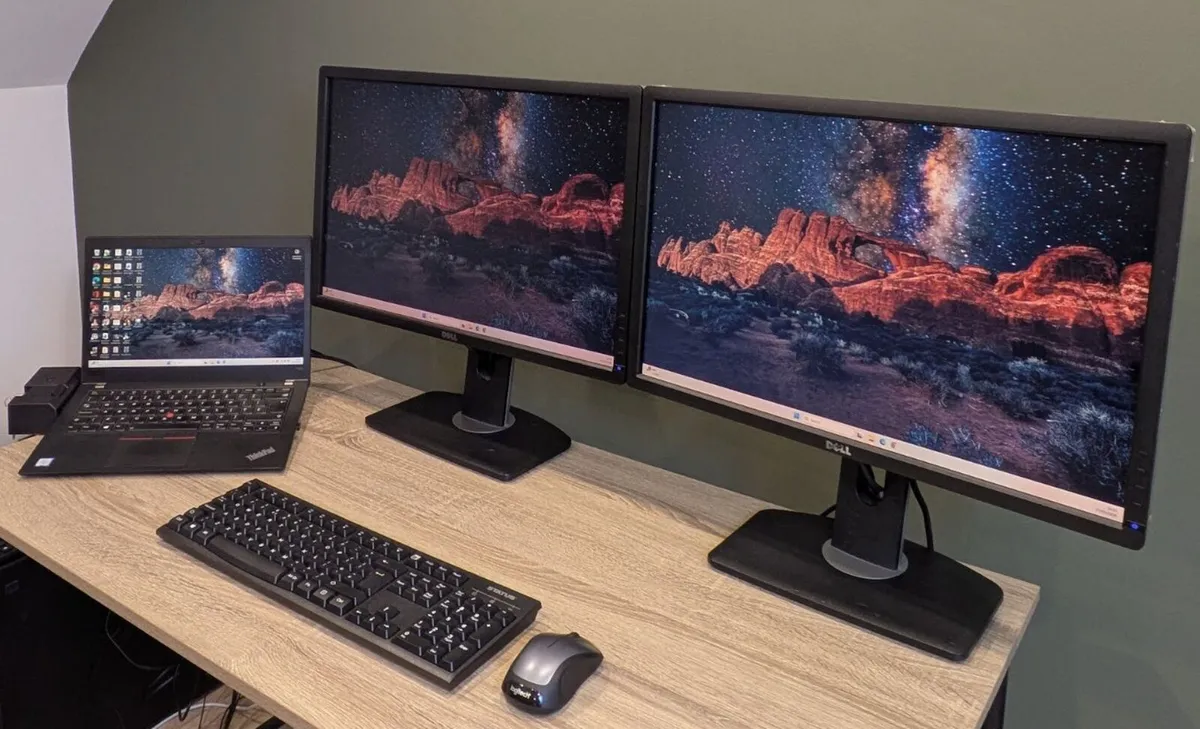 Lenovo Laptop i5 24GB docking station & monitors - Image 2