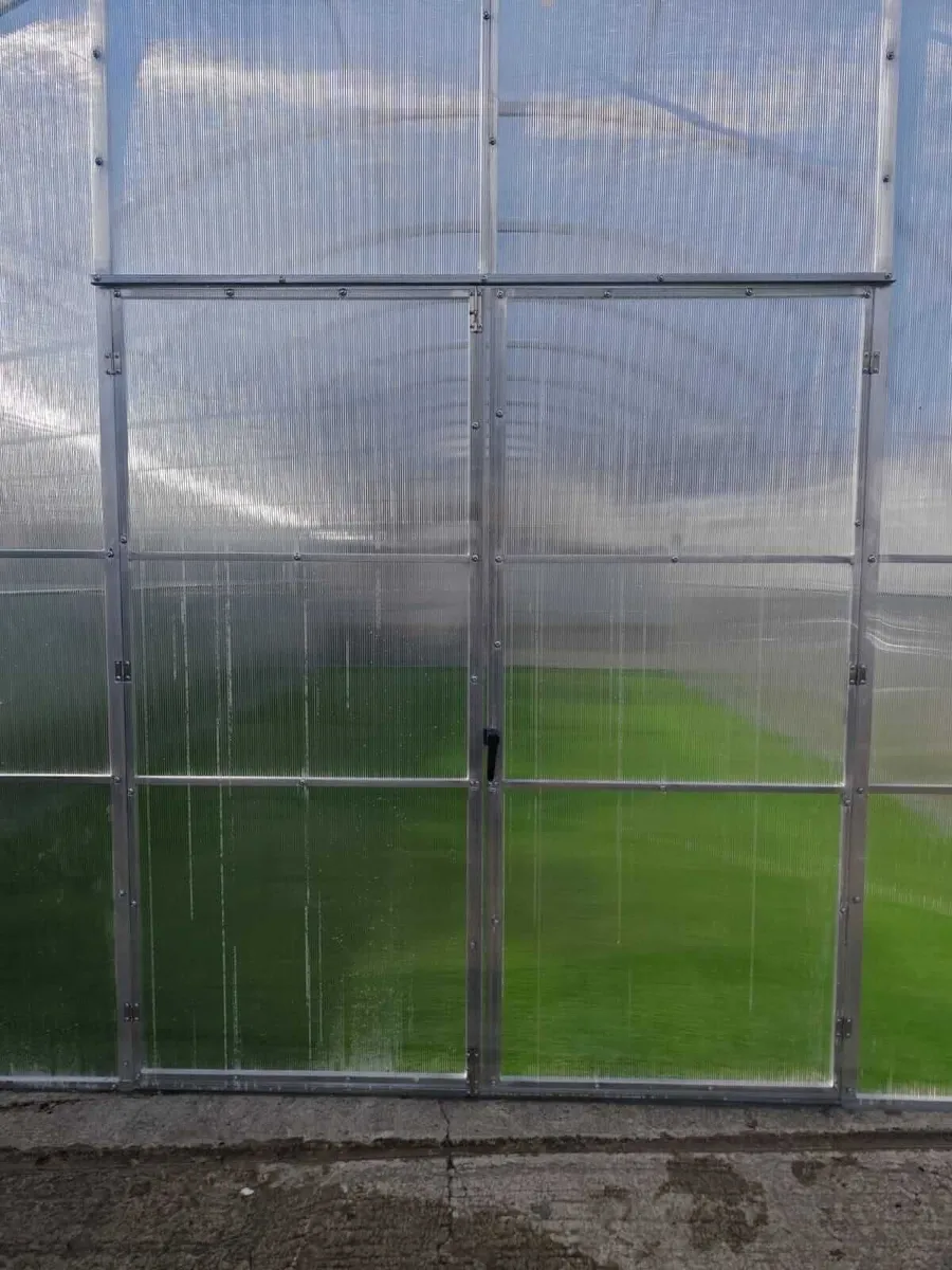 Titan 5 Polycarbonate Polytunnel/Greenhouse - Image 4