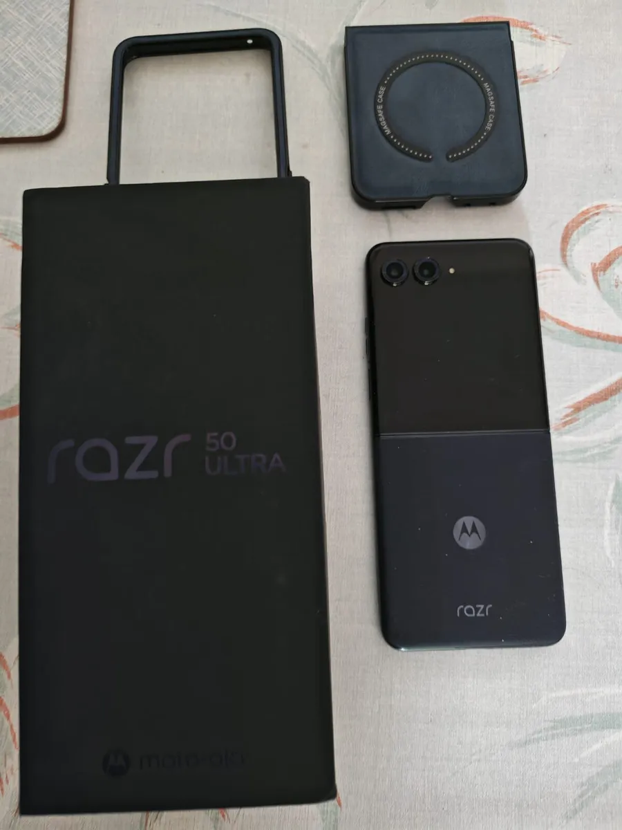 Motorola flip 50 ultra unlocked 256g - Image 1