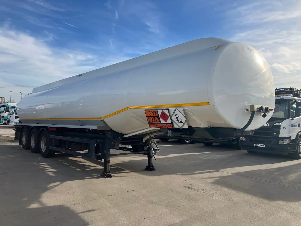 COBO Hnos Fuel Tanker Trailer - Image 2