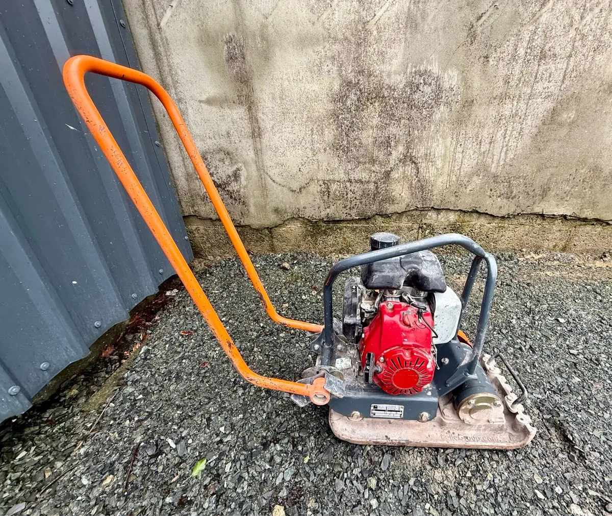 Belle 300mm / 18” Wacker Plate C/W Honda Engine - Image 1