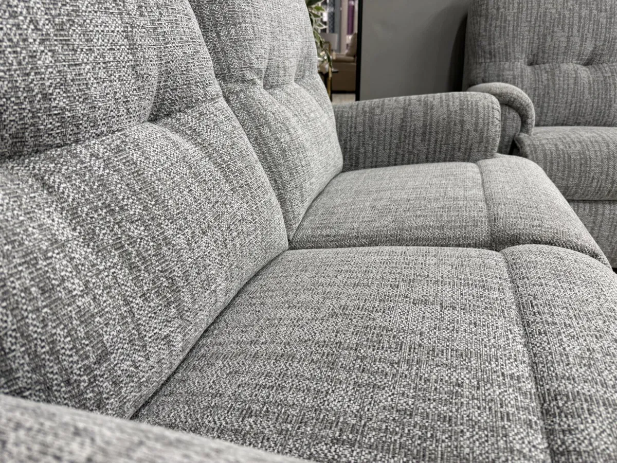 3+2+1 Sofa Set **Online Auction** - Image 4