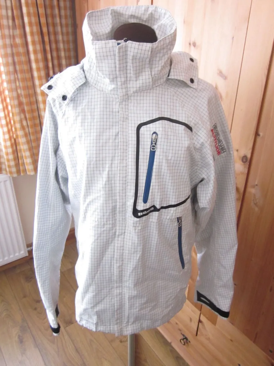 Altitude 8848 Hooded Men's Jacket - Image 1