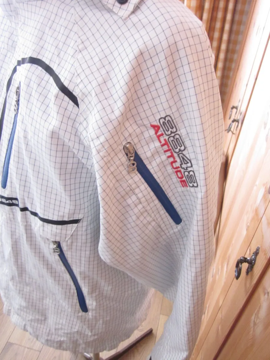 Altitude 8848 Hooded Men's Jacket - Image 3