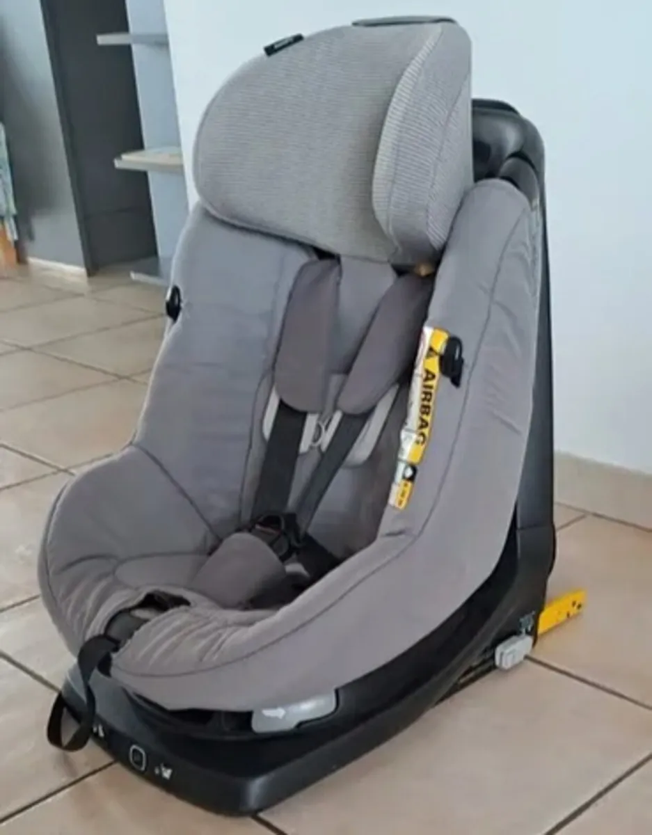 Maxi cosi swivel car seat - Image 3