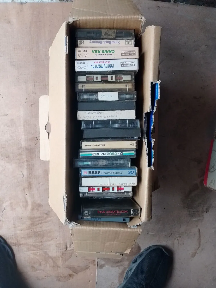 Old Irish radio taps - Image 1