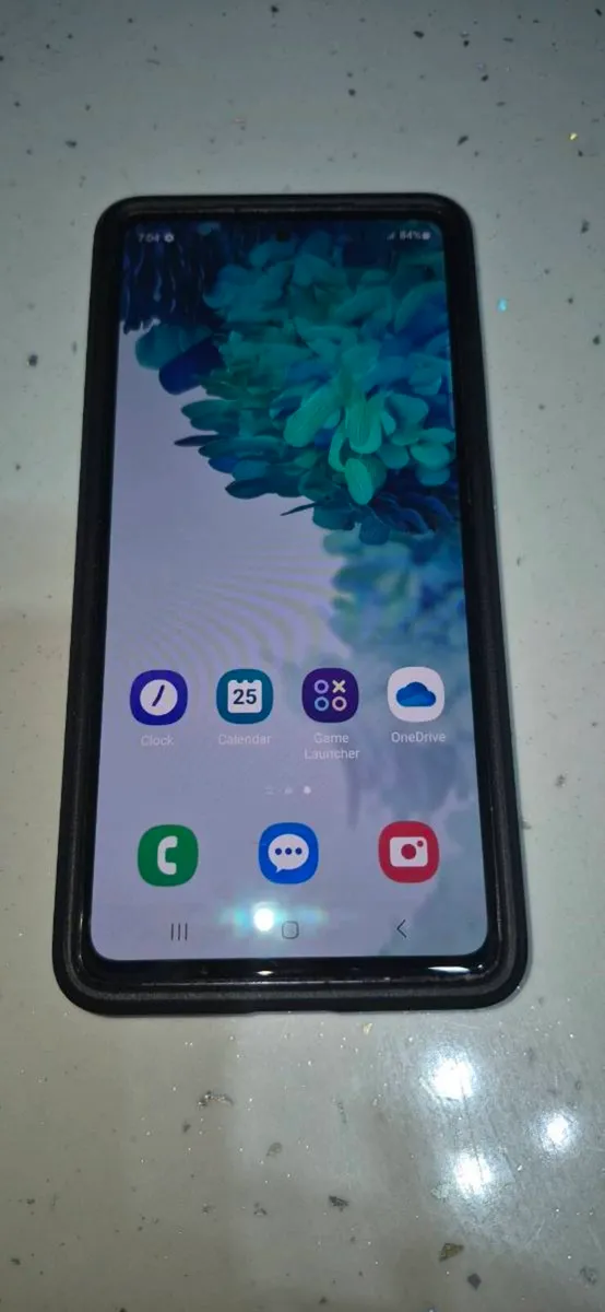 Samsung s20fe vodafone camera lens cracked - Image 1