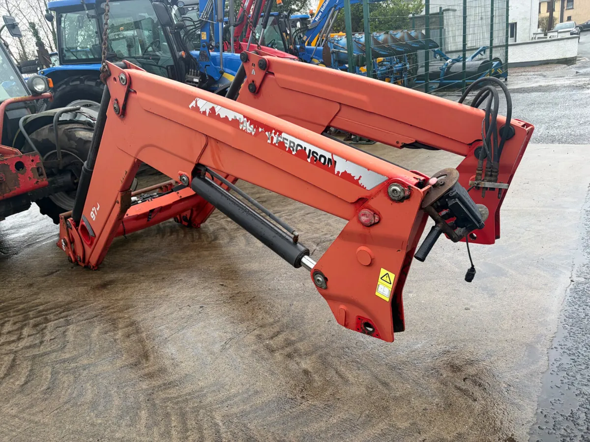 Massey 975 Loader - Image 3