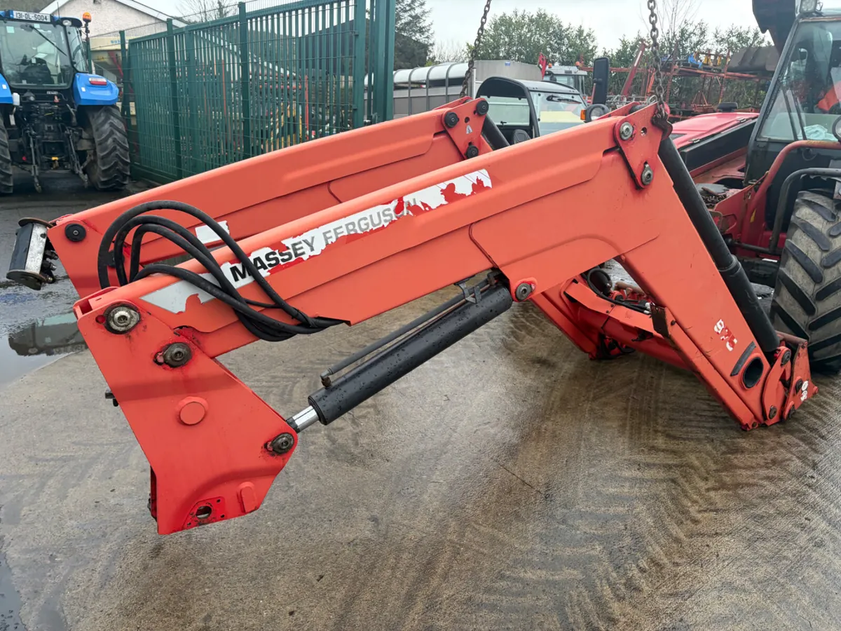 Massey 975 Loader - Image 2