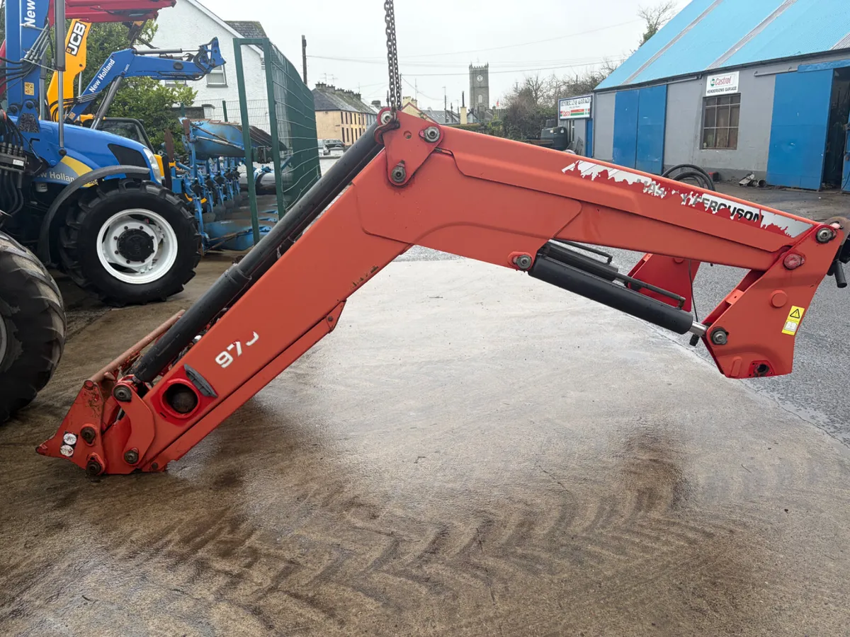 Massey 975 Loader - Image 4