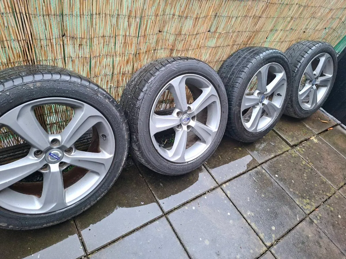 ALLOYS PLUS TYRES,VERY GOOD CONDITION - Image 2