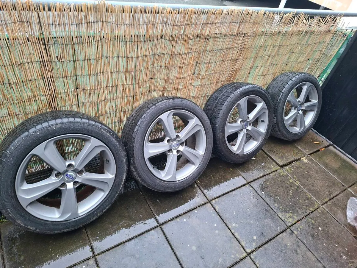 ALLOYS PLUS TYRES,VERY GOOD CONDITION - Image 3