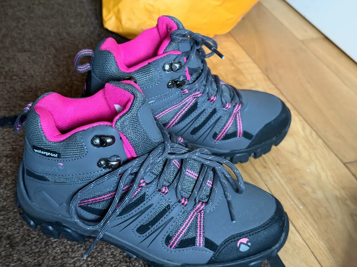 Kid’s hiking boots - Image 1