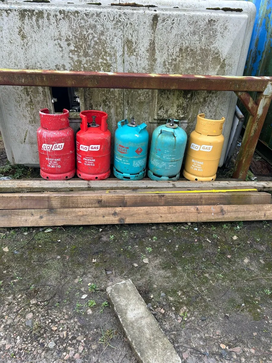 Gas cylinders