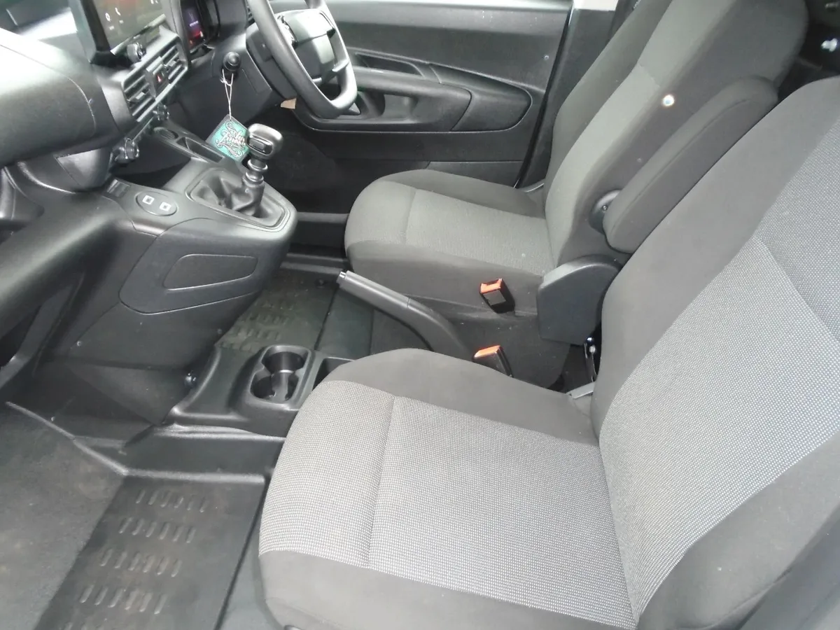 2024 Vauxhall Combo PRIME 100HP. - Image 4