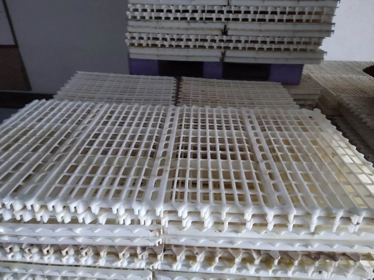 Plastic slats - Image 1