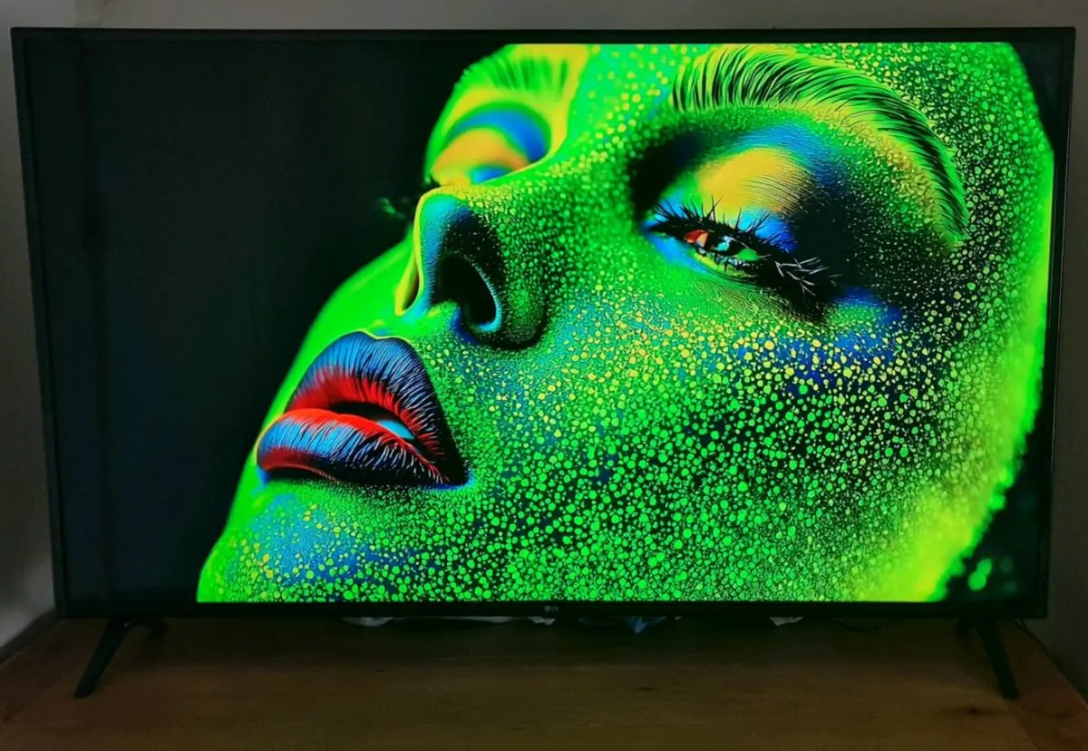 LG 60" Smart tv 4K Ultra HD 2019 - Image 3