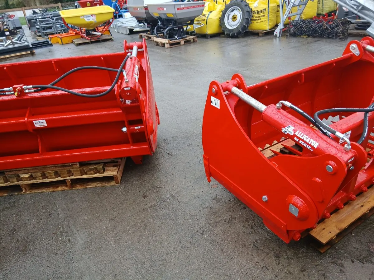 NEW REDROCK SHEAR & BUCKET - Image 4