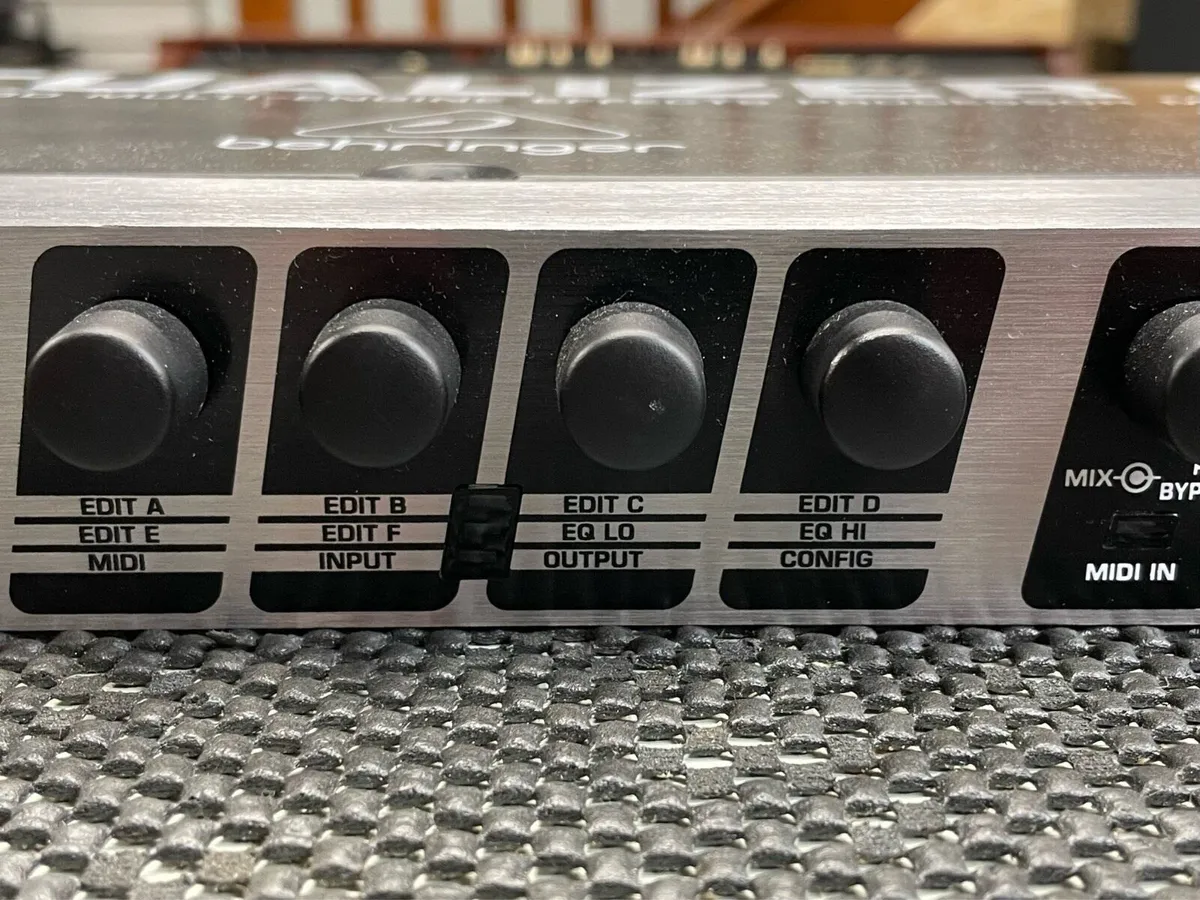 Behringer Virtualizer Effects Processor - Image 3