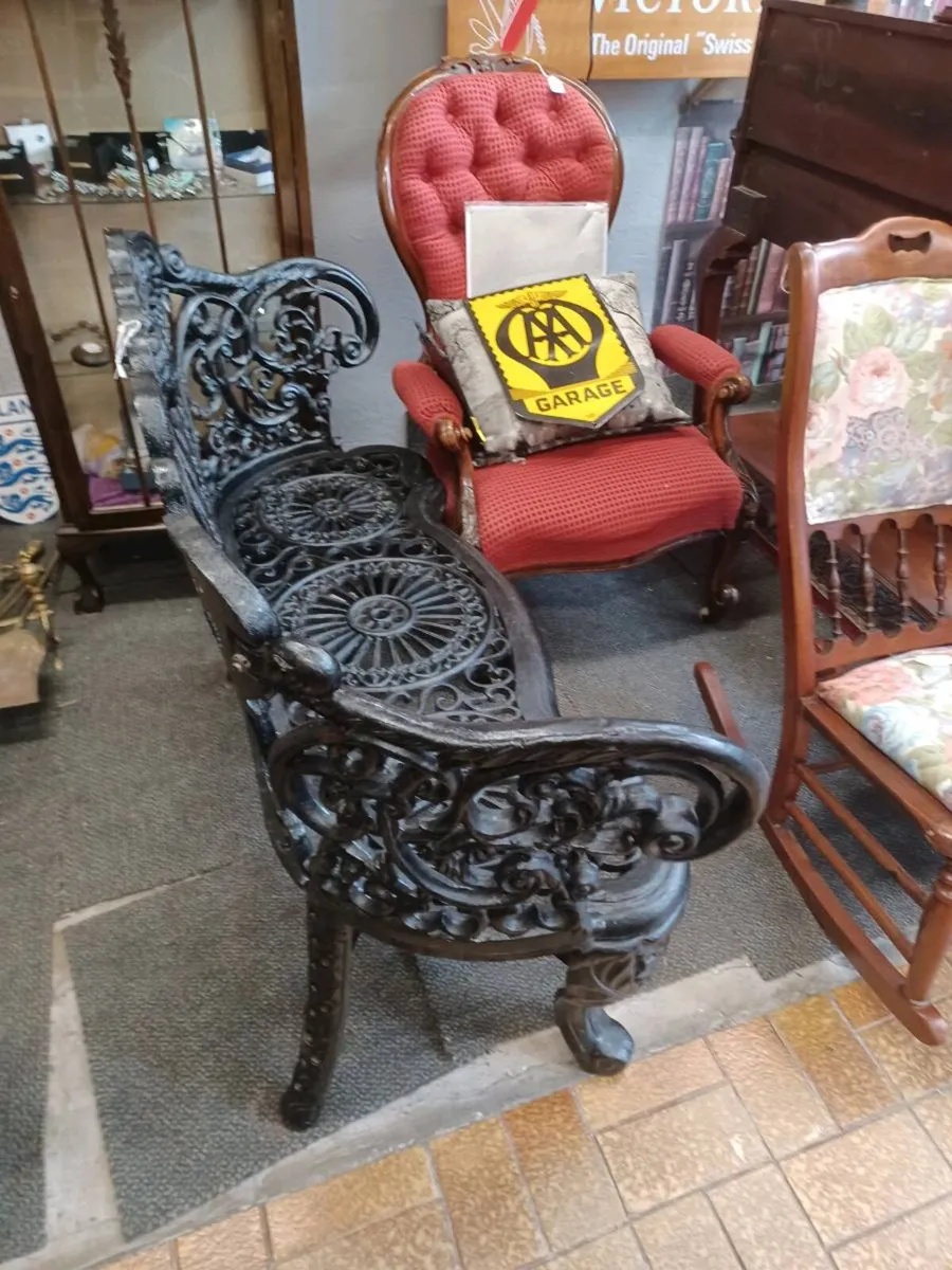 Good cast iron garden seat - Image 3