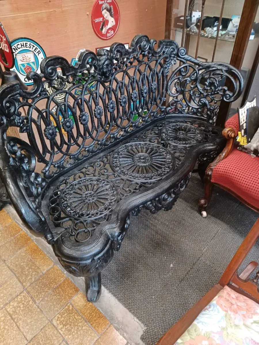 Good cast iron garden seat - Image 4
