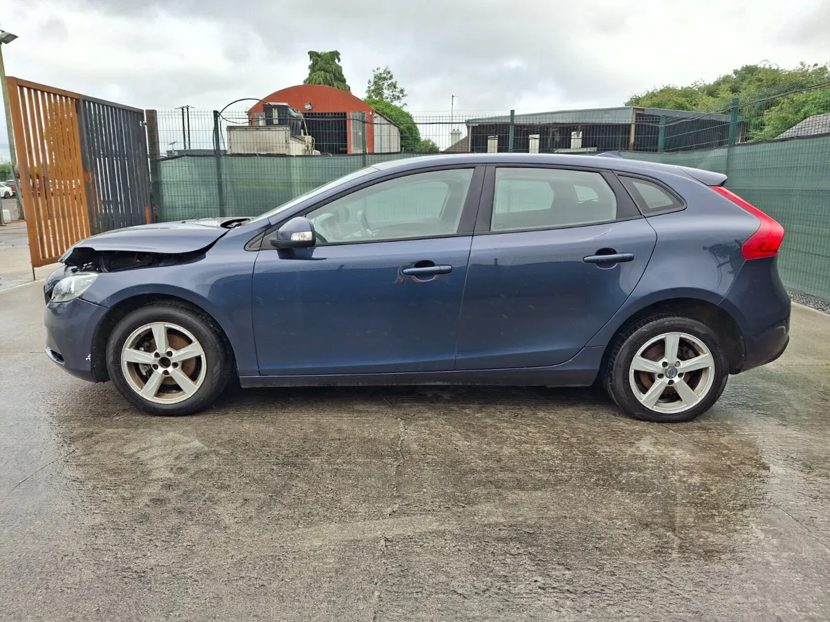 142 Volvo V40 1.6 Diesel - Image 3