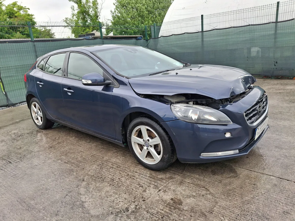 142 Volvo V40 1.6 Diesel - Image 1