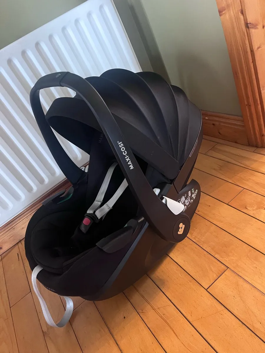 Maxi Cosi Car Seat - Image 3
