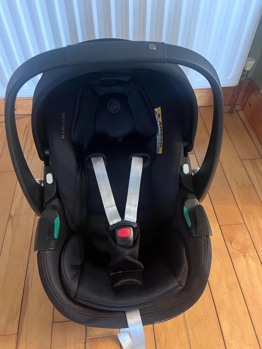 Maxi Cosi Car Seat - Image 1