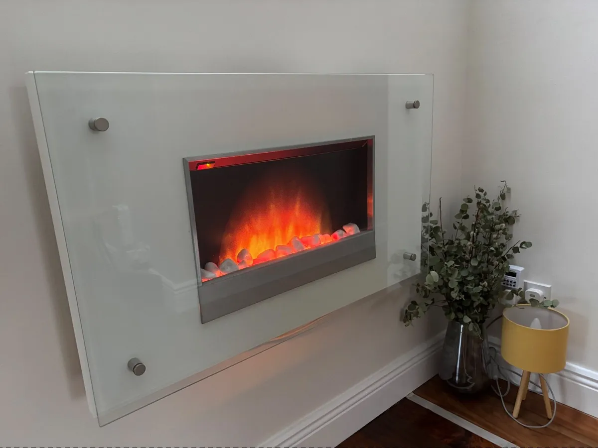 Valor wall-mounted electric fire - Image 1