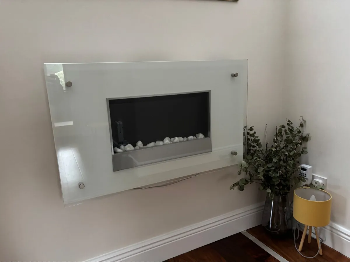 Valor wall-mounted electric fire - Image 2