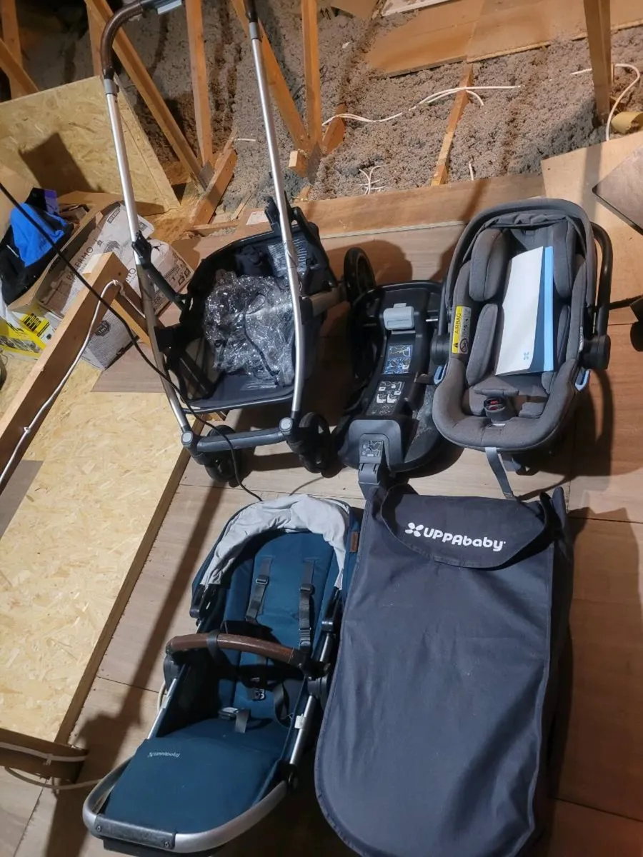 UPPABABY cruz buggy with car seat entire set - Image 1