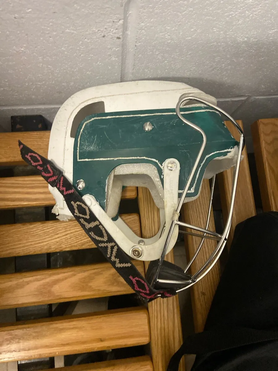 Hurling helmet - Image 1