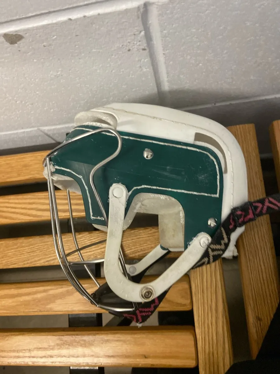 Hurling helmet - Image 3