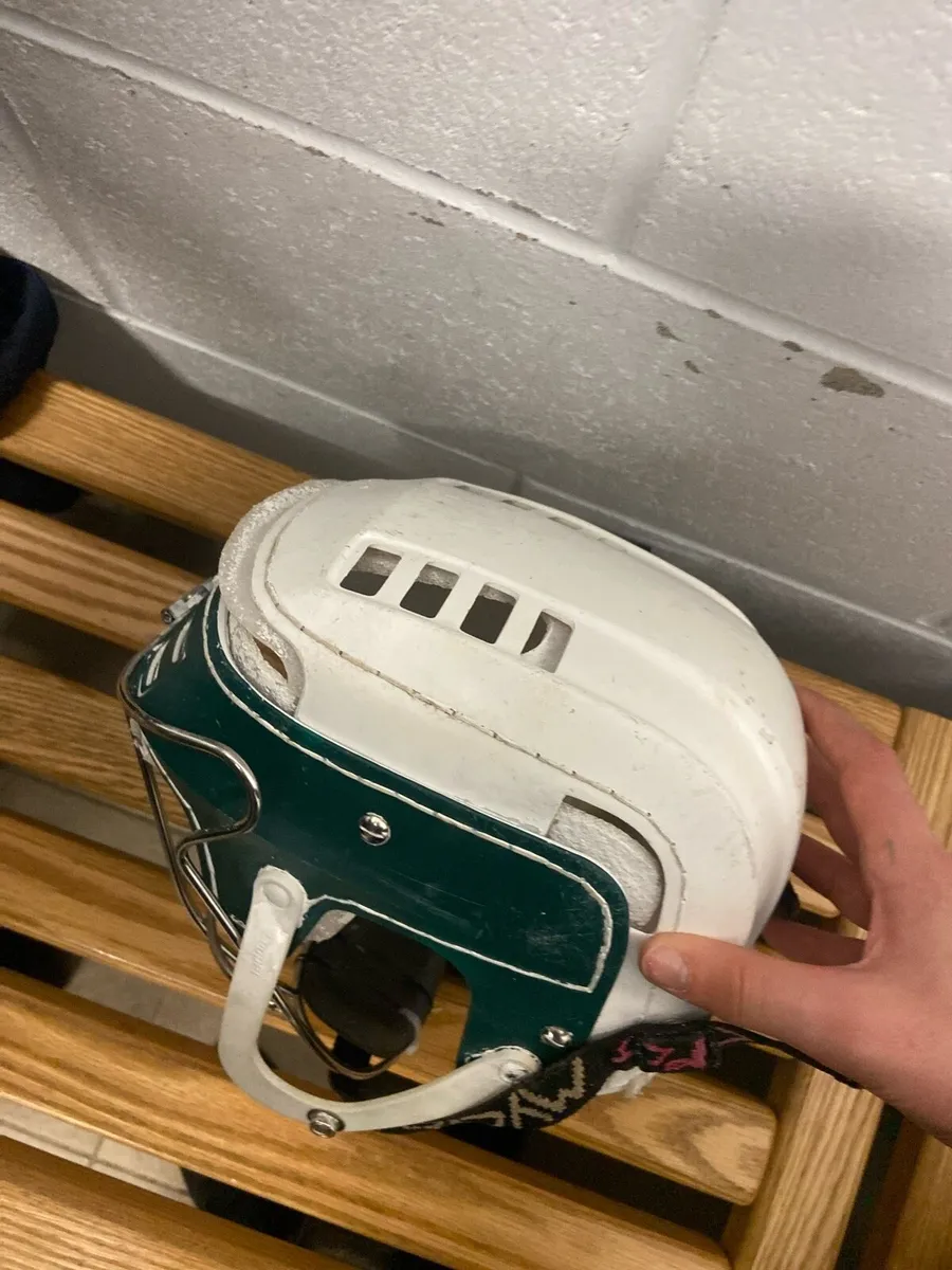 Hurling helmet - Image 4