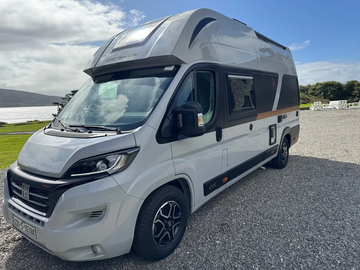 Camper Van Globe Traveller - Image 1