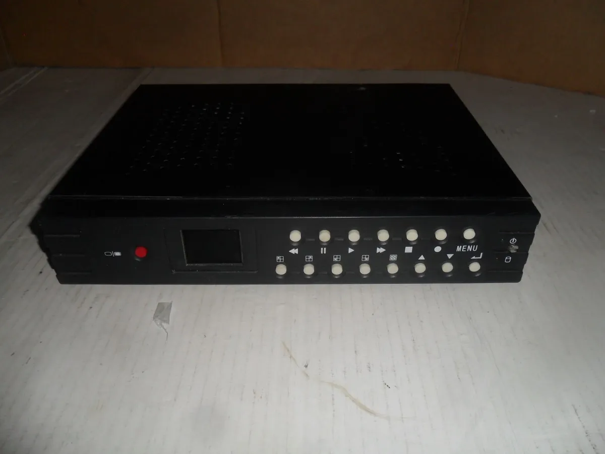 4 channels digital video camera recorder 500 GB - Image 1