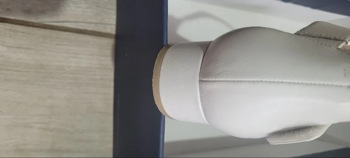 Ladies white sandals - Image 4