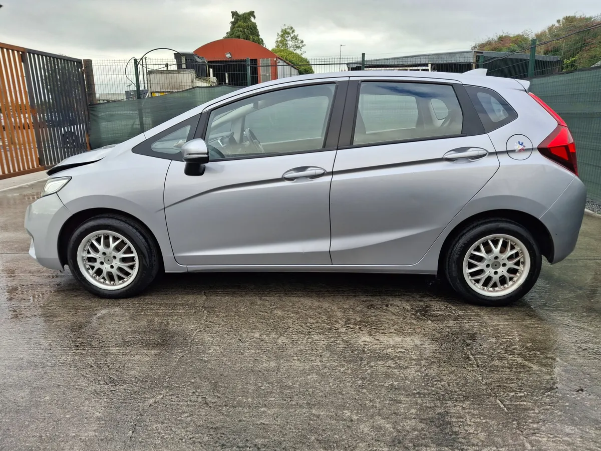 172 Honda Jazz Petrol Light Damage - Image 4