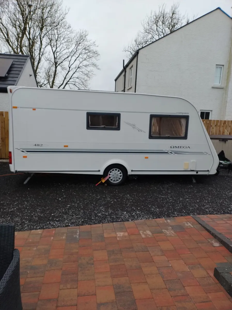 Compass Omega 482 touring caravan - Image 2