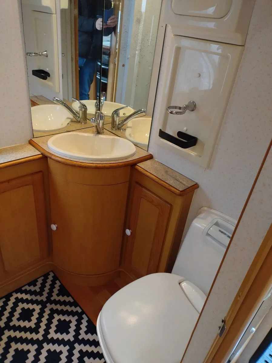 Compass Omega 482 touring caravan - Image 4