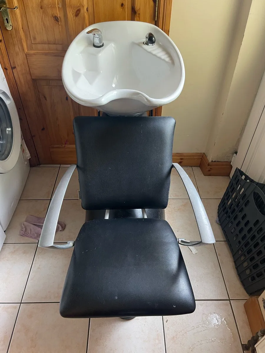 Hair washing sink complete. - Image 2