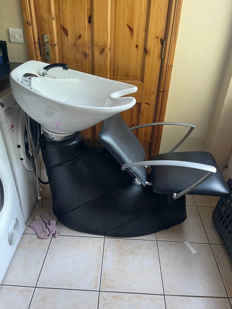 Hair washing sink complete. - Image 1