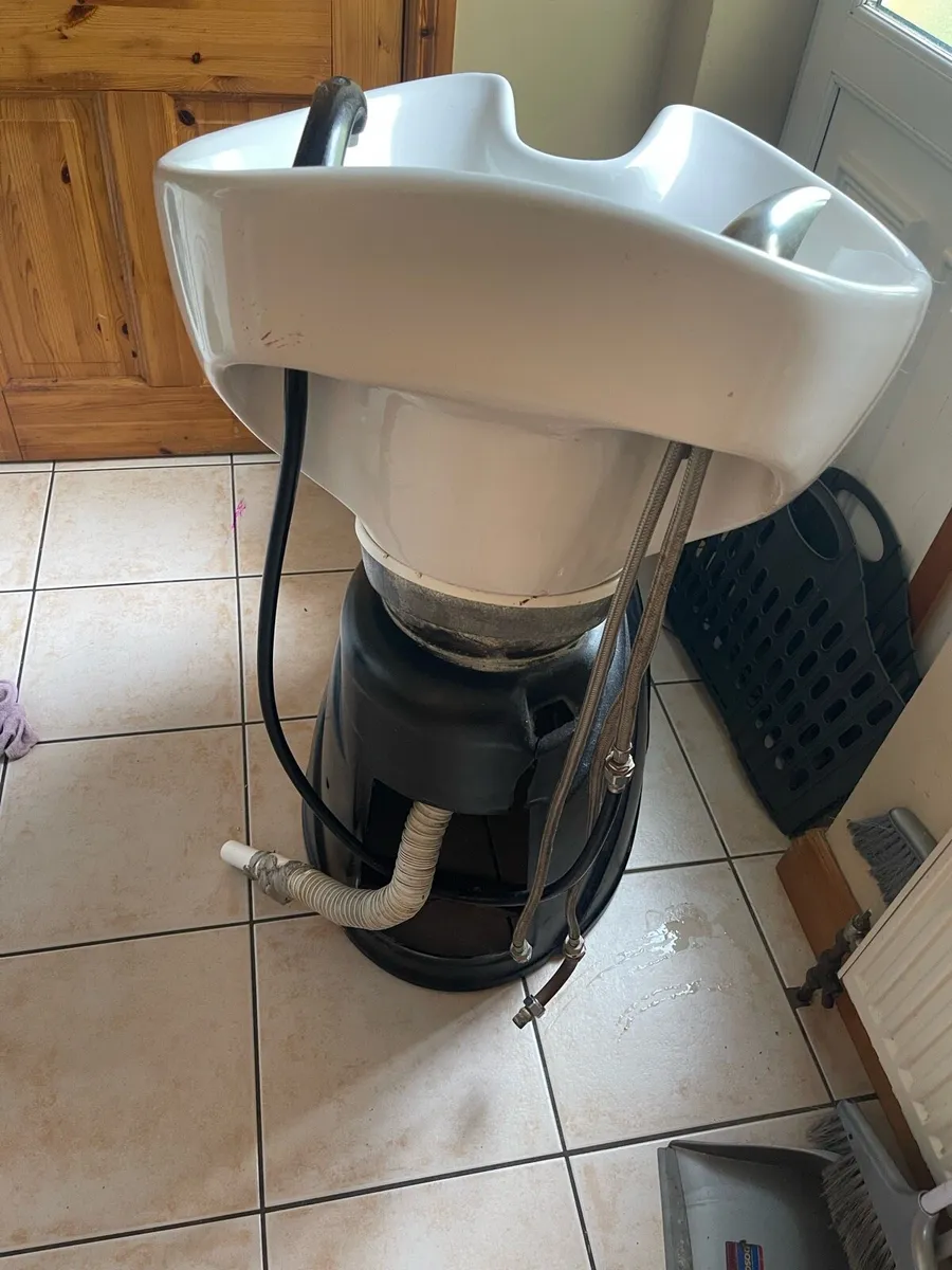 Hair washing sink complete. - Image 3