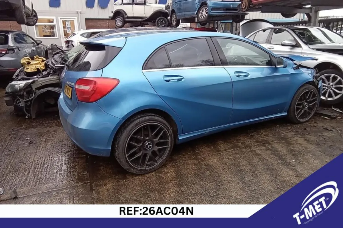 2013 MERCEDES A-CLASS BREAKING FOR PARTS - Image 1